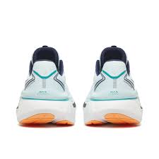 Women's Saucony Hurricane 26